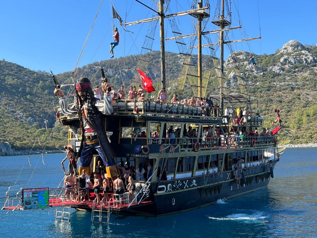 Marmaris Korsan Teknesi Turu